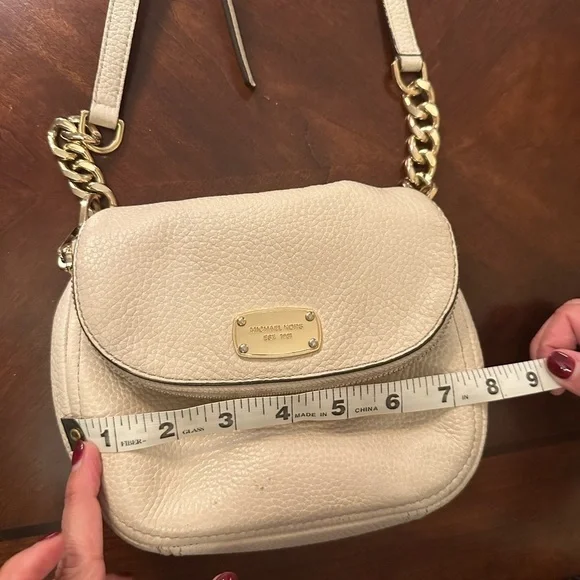 Michael Kors Bedford Flap Crossbody Bag – Ecru Pebbled Leather NWT - Picture 2 of 15